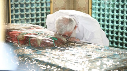 Líder persa en el santuario de Imam Reza(P) en Mashad(fotos +video)