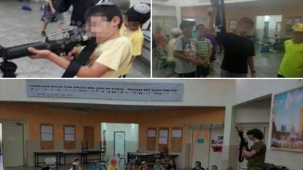 Imagens: Dão a meninos israelenses treinamento com armas de fogo