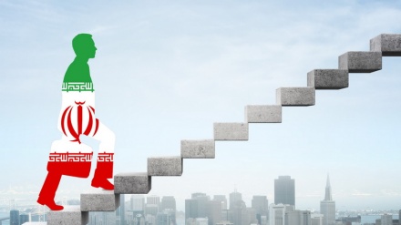 Garyplygy azaltmak we ykdysady ösüşi Eýranyň şehit bolan prezidentiň iki mirasydyr