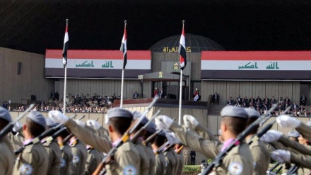 Iraquianos celebram a libertação de Mossul com desfile militar