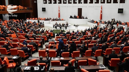 Türkiye Meclisi OHAL'in 3 ay uzatılması kararını onayladı 