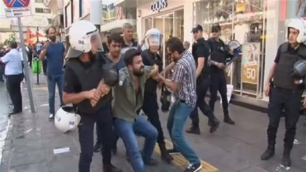 A polícia detém pelo menos 61 pessoas no protesto de Ancara