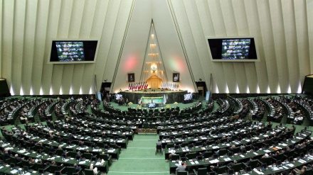 Parlamento do Irã contraria a decisão do Senado dos EUA