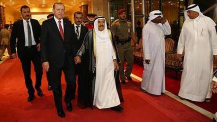 Erdoğan Katar sorunuyla ilgili olarak Arabistan ve Kuveyt'e gitti