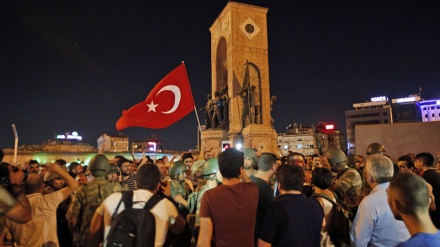 Milhares recordam em Istambul o primeiro aniversário da tentativa de Golpe de Estado fracassado