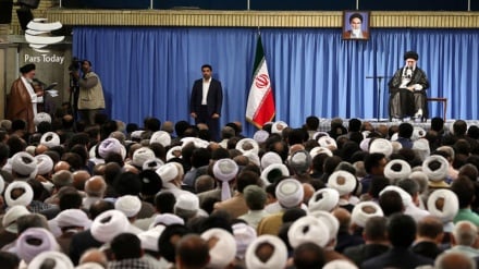 Aiatolá Khamenei pede aos peregrinos do Hajj que adotam uma posição sobre  Al-Quds.