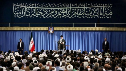 Ayatollah Khamenei calls on Hajj pilgrims to take stand on al-Aqsa 