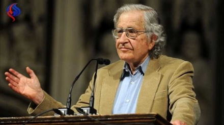 Chomsky akuzon Izraelin për ndërhyrje 