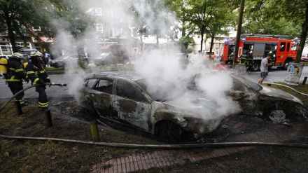 G20: Manifestantes incendeiam carros da polícia em novos confrontos