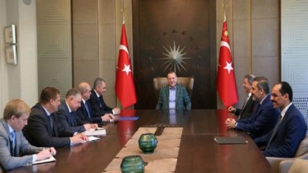 Erdogan recebeu a visita do chefe de defesa da Rússia em meio da tensões na fronteira síria 