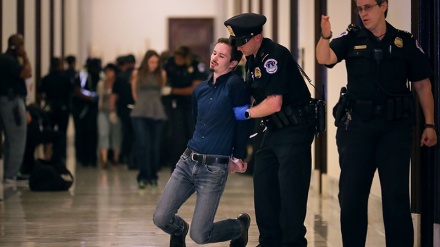 米・ワシントンで、警察が抗議者数十名を逮捕