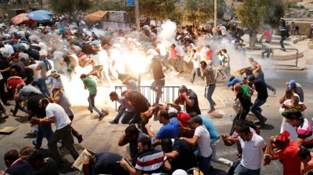 Polícia israelense mata três palestinos e fere 200