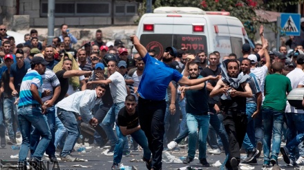 Siyonist askerler hastanelere saldırdı