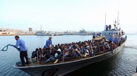 Cipro, fermata la nave anti-migranti