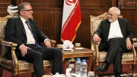 ظریف: اتحادیه اروپا نقش موثرتری در موضوعات منطقه‌ای ایفا کند