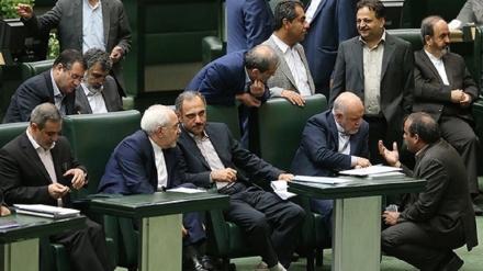 イラン国会が指名閣僚１７名のうち１６名を信任