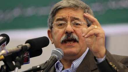 Algeria: primo ministro dimesso 3 mesi dopo nomina