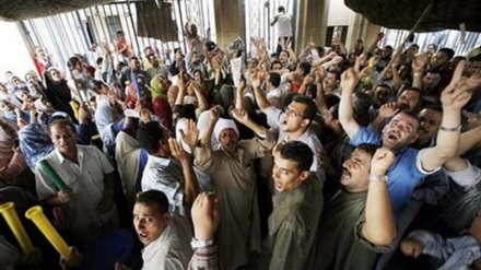 Factory workers go on open-ended strike in Egyptian city