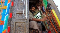 Pakistanski kamioni puni crteža i natpisa