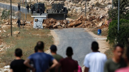 Filistin'de intifada ikinci yılında sürüyor