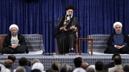 Líder: Cerimônia da posse  do presidente, sinal da democracia no Irã