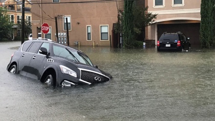 アメリカ・テキサスの人々がハリケーンへの軍の対応に抗議