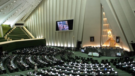 Iran, i deputati Majlis si riuniscono a porte chiuse sui disordini