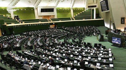 Iran: con 240 voti a favore, parlamento approva le spese per i missili balistici