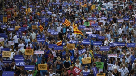 Barcellona: in decine di migliaia contro il terrorismo