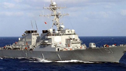 टैंकर से टकराया अमरीकी युद्धपोत 10 सैनिक लापता