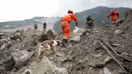China: Sobe para 23 número de mortos em deslizamento de terras