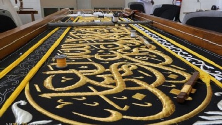 Kiswa della Kaaba in preparazione per l’Hajj 