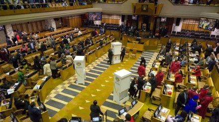 Sudafrica, Zuma resta in sella