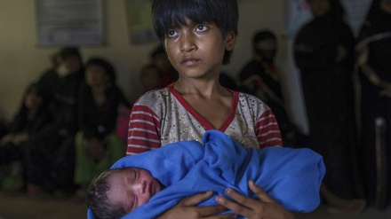 (FOTO) Myanmar, migliaia di Rohingya in fuga
