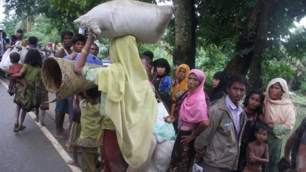 (FOTO) Rohingya in fuga da Myanmar: 300mila in Bangladesh in 15 giorni