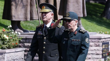 Iran, Turkey military chiefs: Kurdish vote 'dangerous'