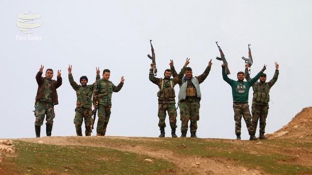 Exército sírio, aliados quebram o assédio de Daesh na base aérea de Dayr al-Zawr