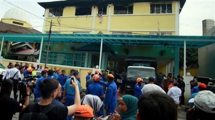 At least 24 people, mostly teen boys, killed in Malaysian school fire