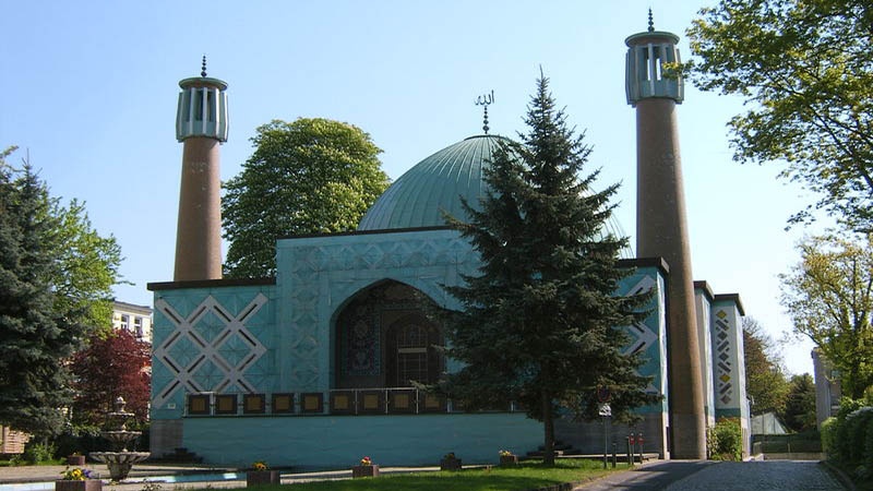 Masjid Imam Ali as dan Islamic Center Hamburg di Jerman.