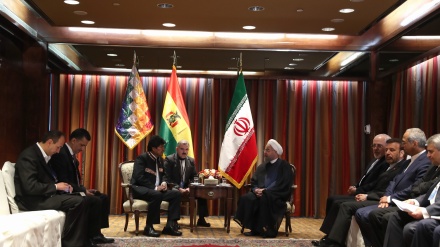 Presidente Rouhani em reunião com seu homólogo boliviano 