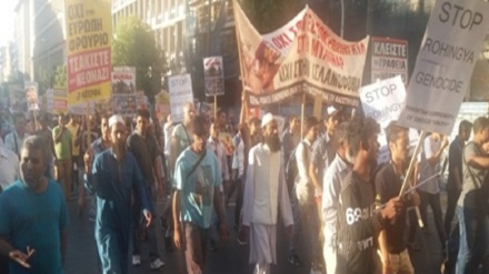 Griegos se manifiestan contra masacre de musulmanes rohingyas