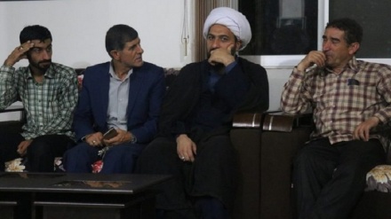 Şanderməni İmom camaat iyən nomıjəvıton de Hərəmi mıdofiyəkəyon xıyzoni vındemon 