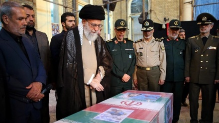 伊斯兰革命领袖参加霍贾吉烈士葬礼