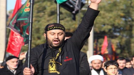 Boku polis bə Muhərrəmə manqi əzadaron notaş do.