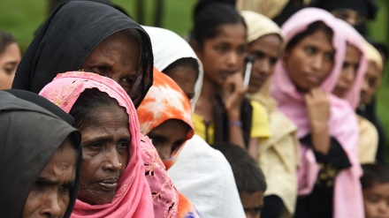 テヘランの学校の児童生徒が、ミャンマーのイスラム教徒を支持