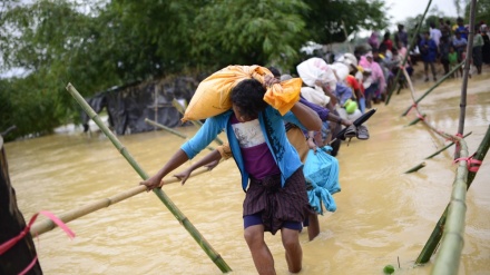 Myanmar, Onu: profughi Rohingya fuggono in Bangladesh su zattere