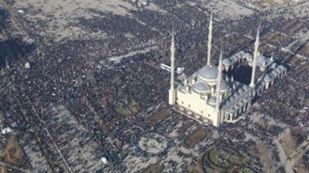 Ceceni in piazza per i Rohingya birmani