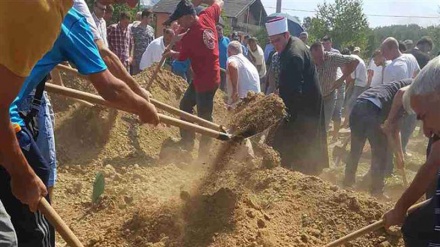 Two mass graves discovered in Bosnia