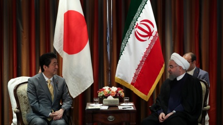 Bertemu Abe, Rouhani Singgung JCPOA dan Muslim Rohingya 