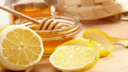 Aсароти омехтаи  асал ва лимӯ бар бадан